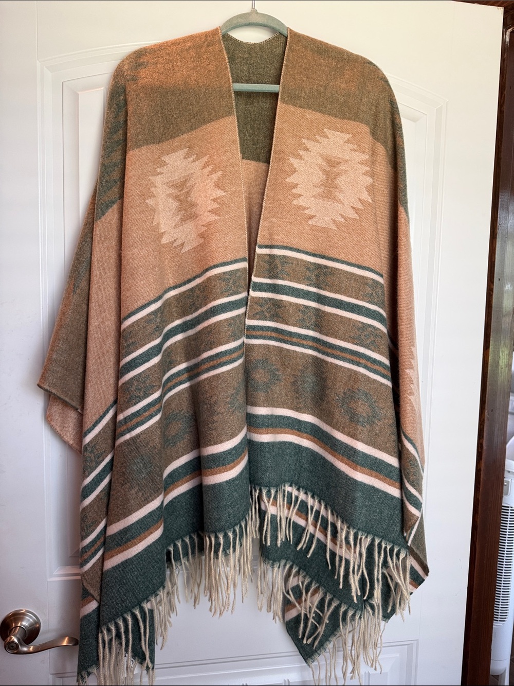 Neutral Peach & Sage Patterned Fringe Throw | Brand Unknown